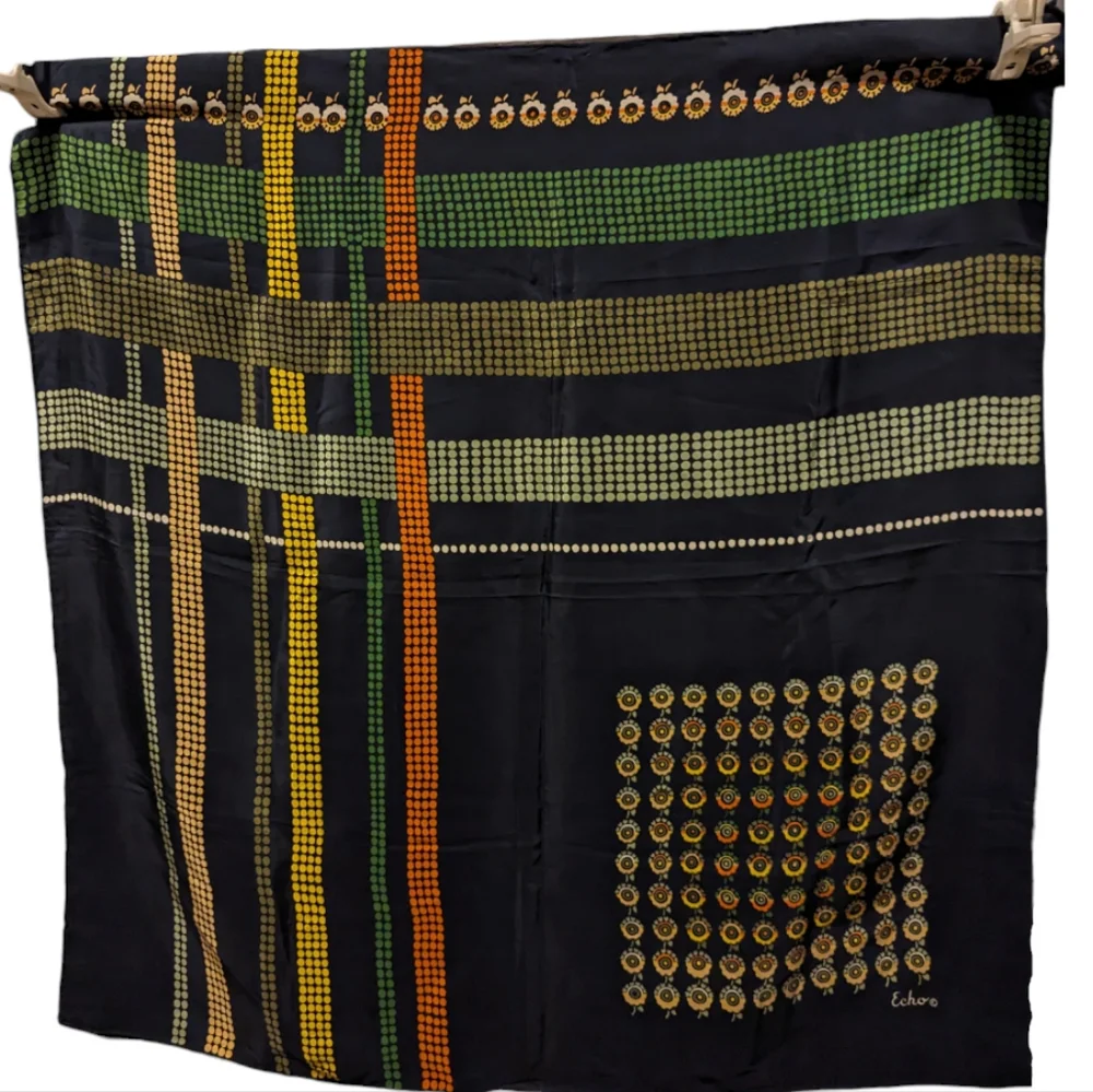 Echo silk scarf. Approx 29-30" square. Geometric design - Picture 4 of 10